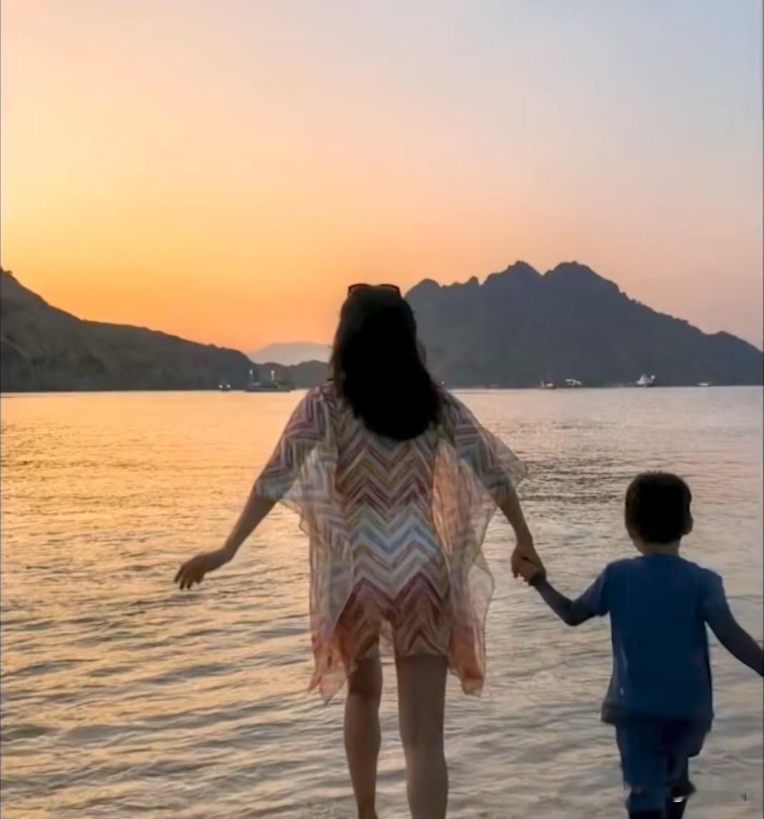 章在这段婚姻中，最大的收获就是两个孩子。财务自由，能力又强，曾经也爱过了，一儿一