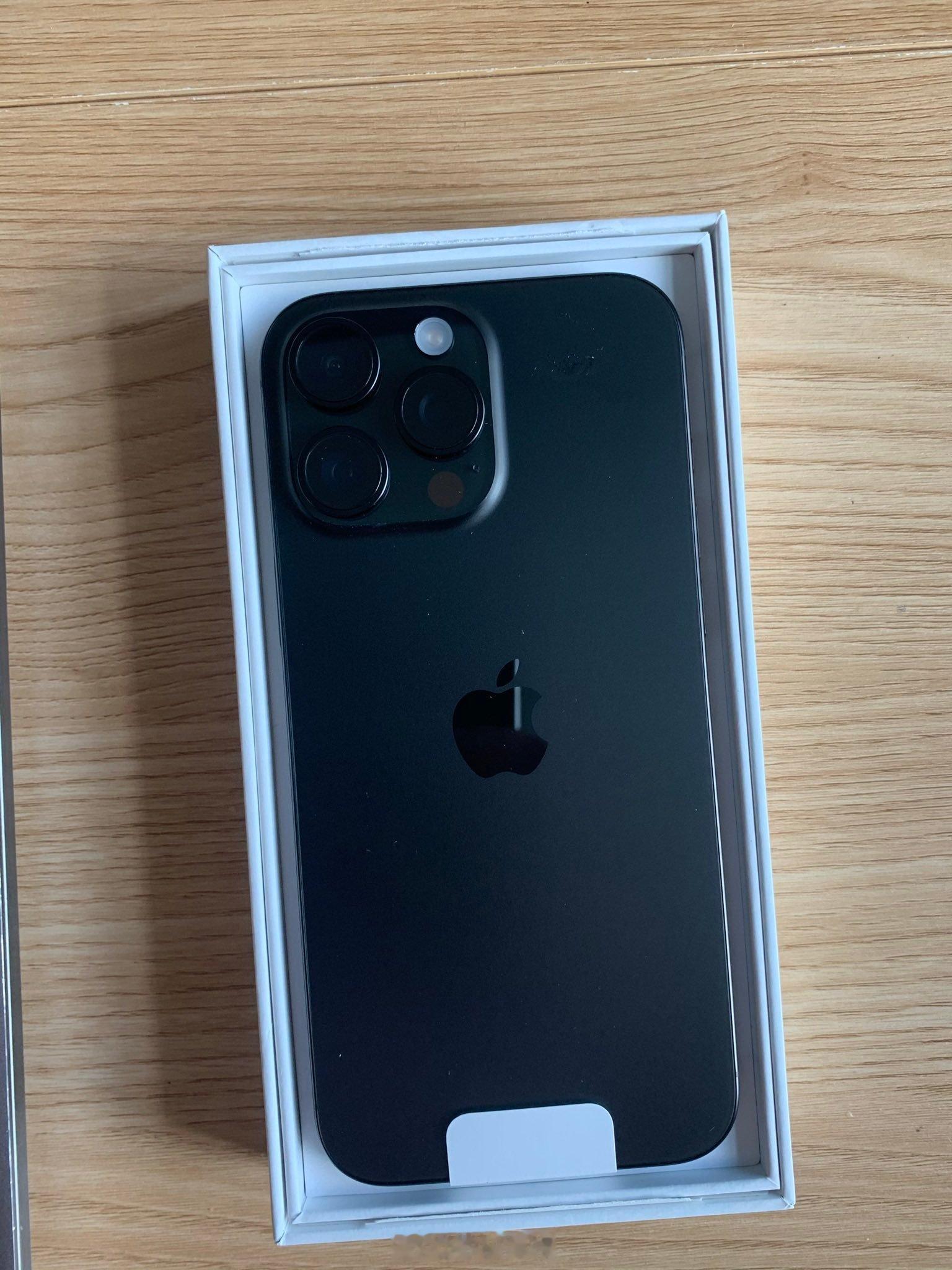 猜机：是iPhone 15 Pro Max还是iPhone 16 Pro Max