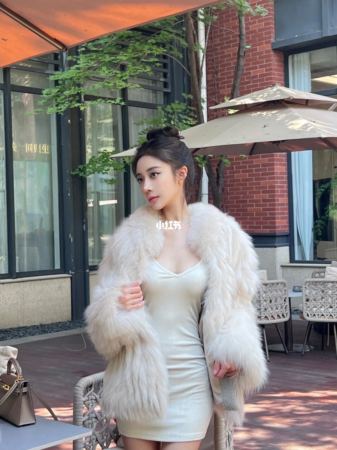 “在萧瑟的秋天 见一面吧”