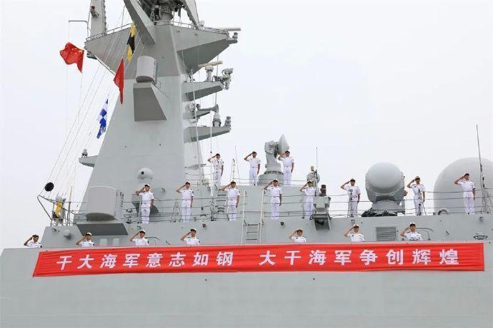 这个标语有点意思，大干和干大的关系确实很微妙，颇值得玩味一番。

今早，鲁木齐舰