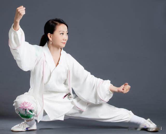师友好！我给60岁以上人群提出了一个建议：
（1）春秋季练2遍25分钟+热身10