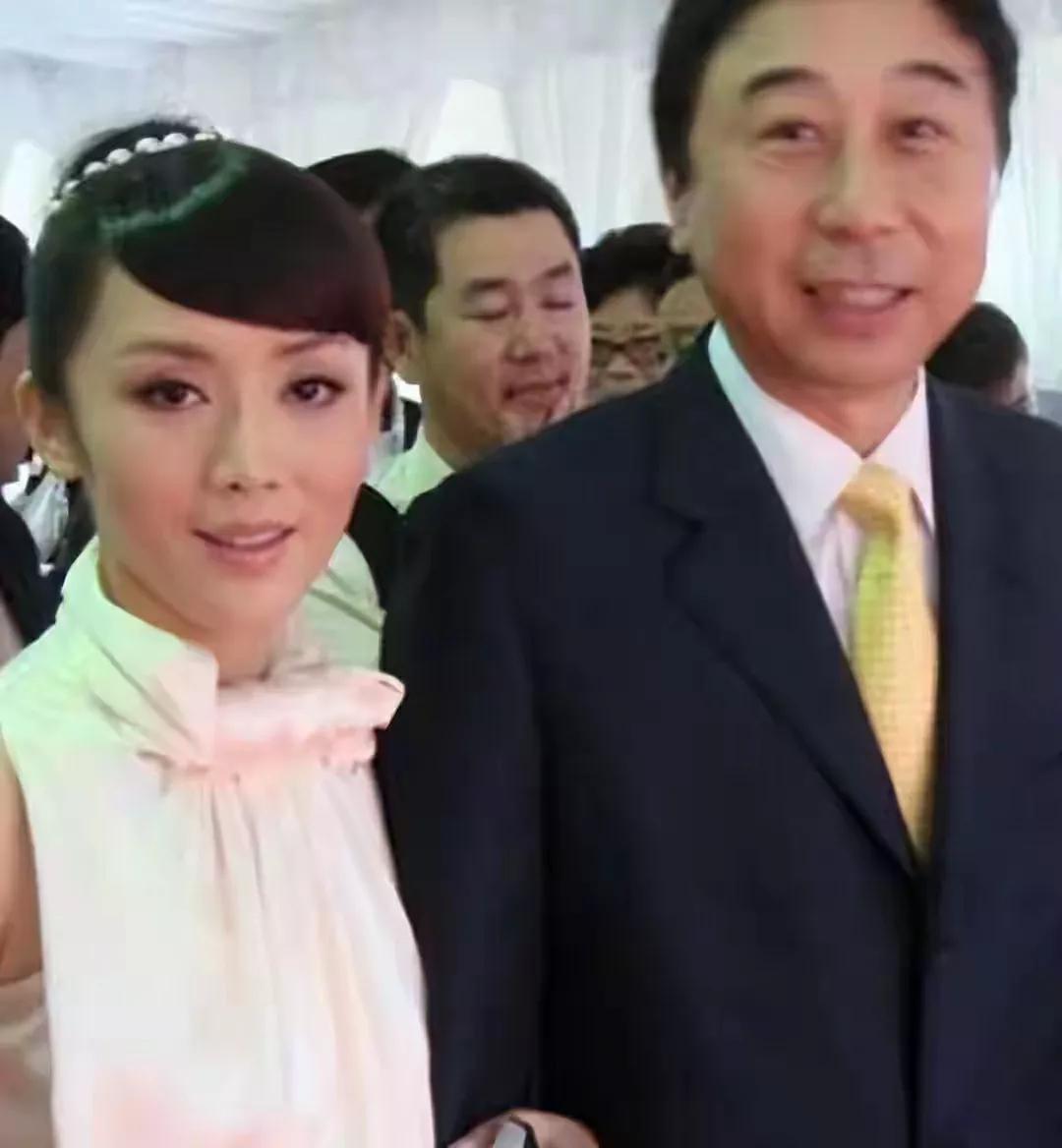 冯巩
艾慧
夫妻照