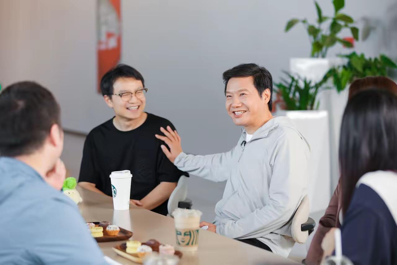 雷总说在武汉“特意邀请了几位武汉的YU 7 车主一起喝咖啡，从选车决策、用车体验