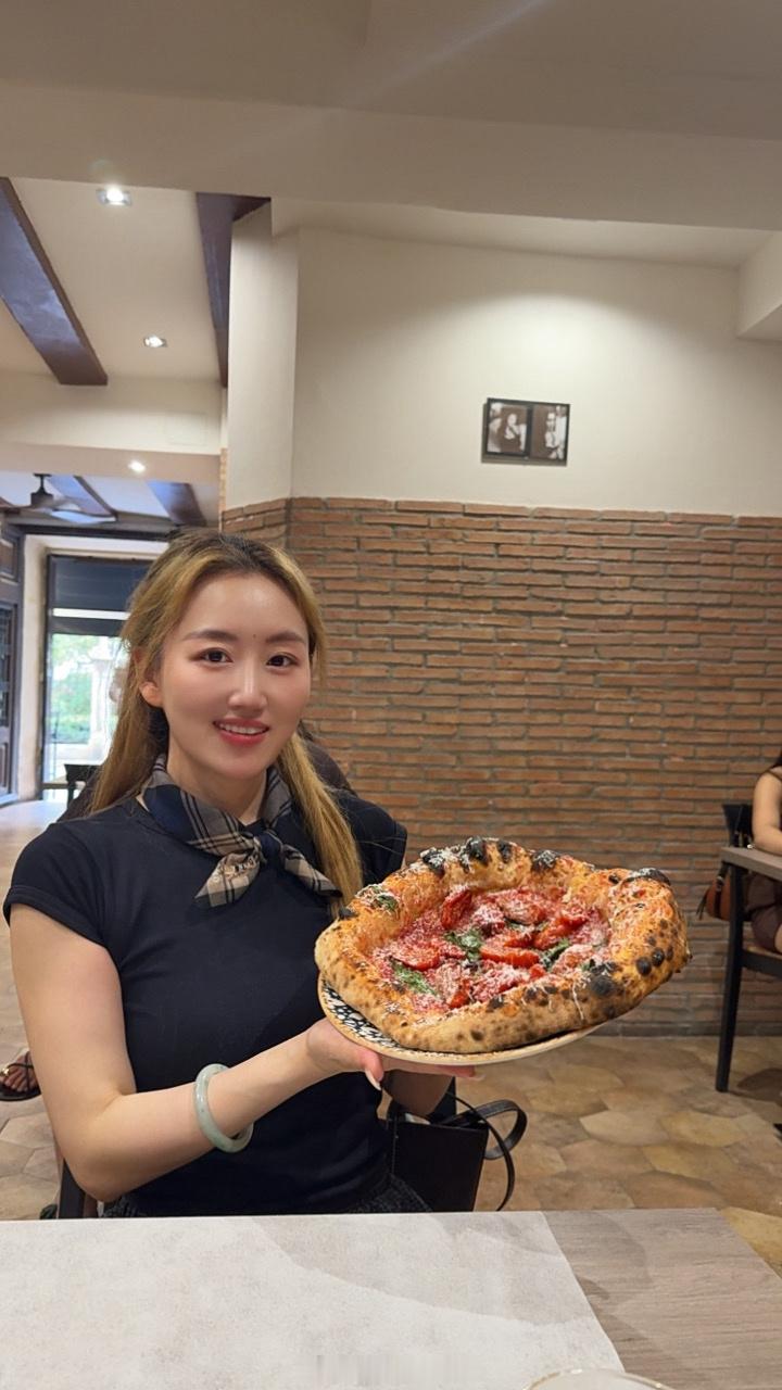 🍕ᵔᴥᵔ🍕可惜我喜欢的黑松露味取消了 西班牙