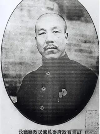傅汝钧
傅汝钧，男，1912年8月，入保定陆军军官学校第1期步兵科。1914年1