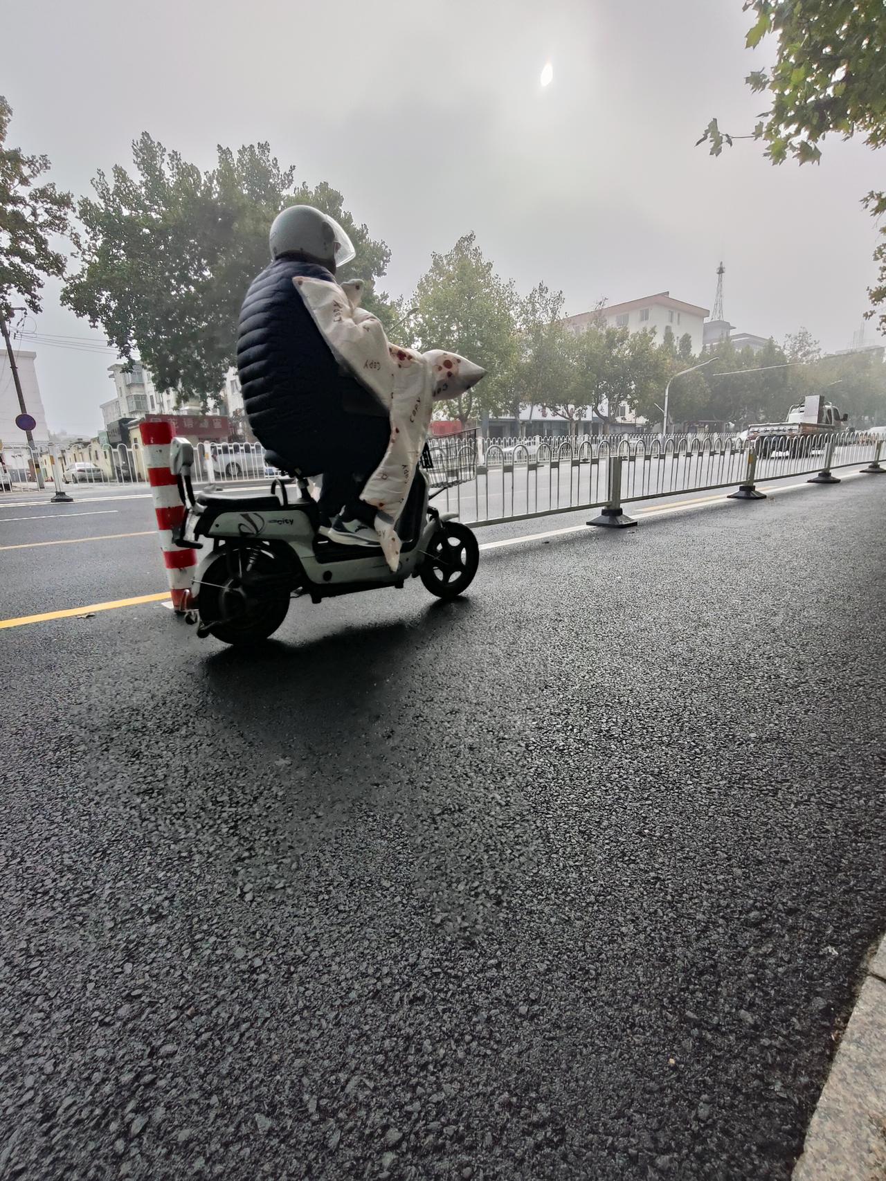 今天早晨虽然邢台笼罩着浓雾，但内心却是很高兴，因为经过施工单位的几个月的施工建设