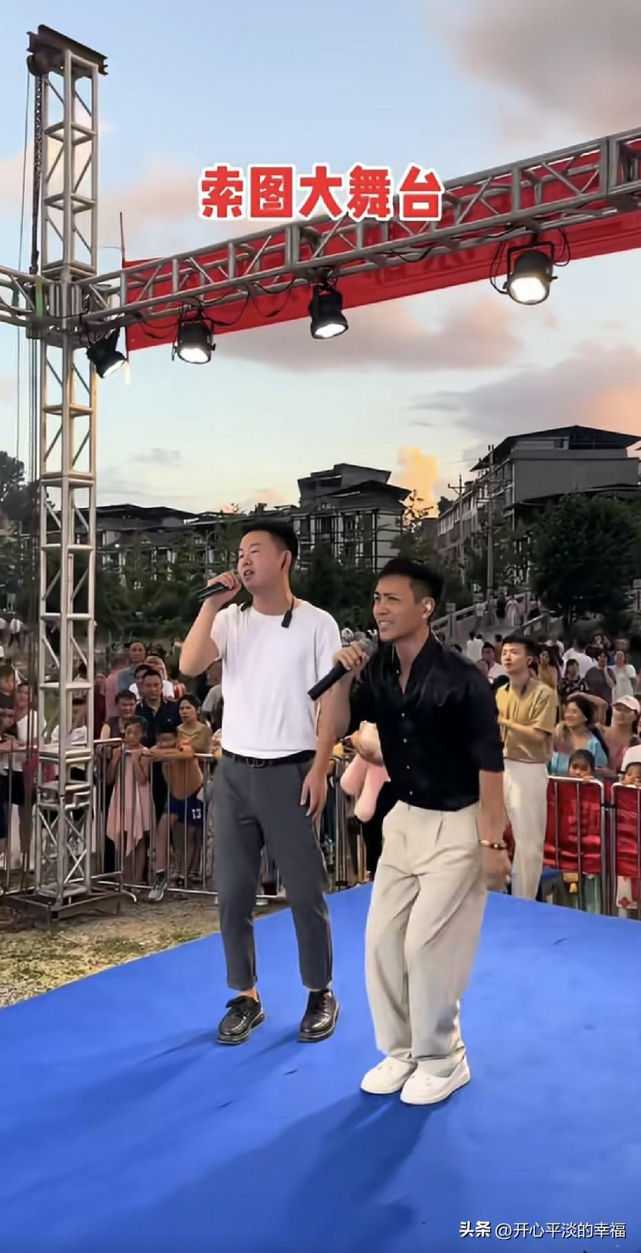 那时候两兄弟也没想到会有今天吧！摸爬滚打那么久，终于用真诚与坚持收获了认可，获得