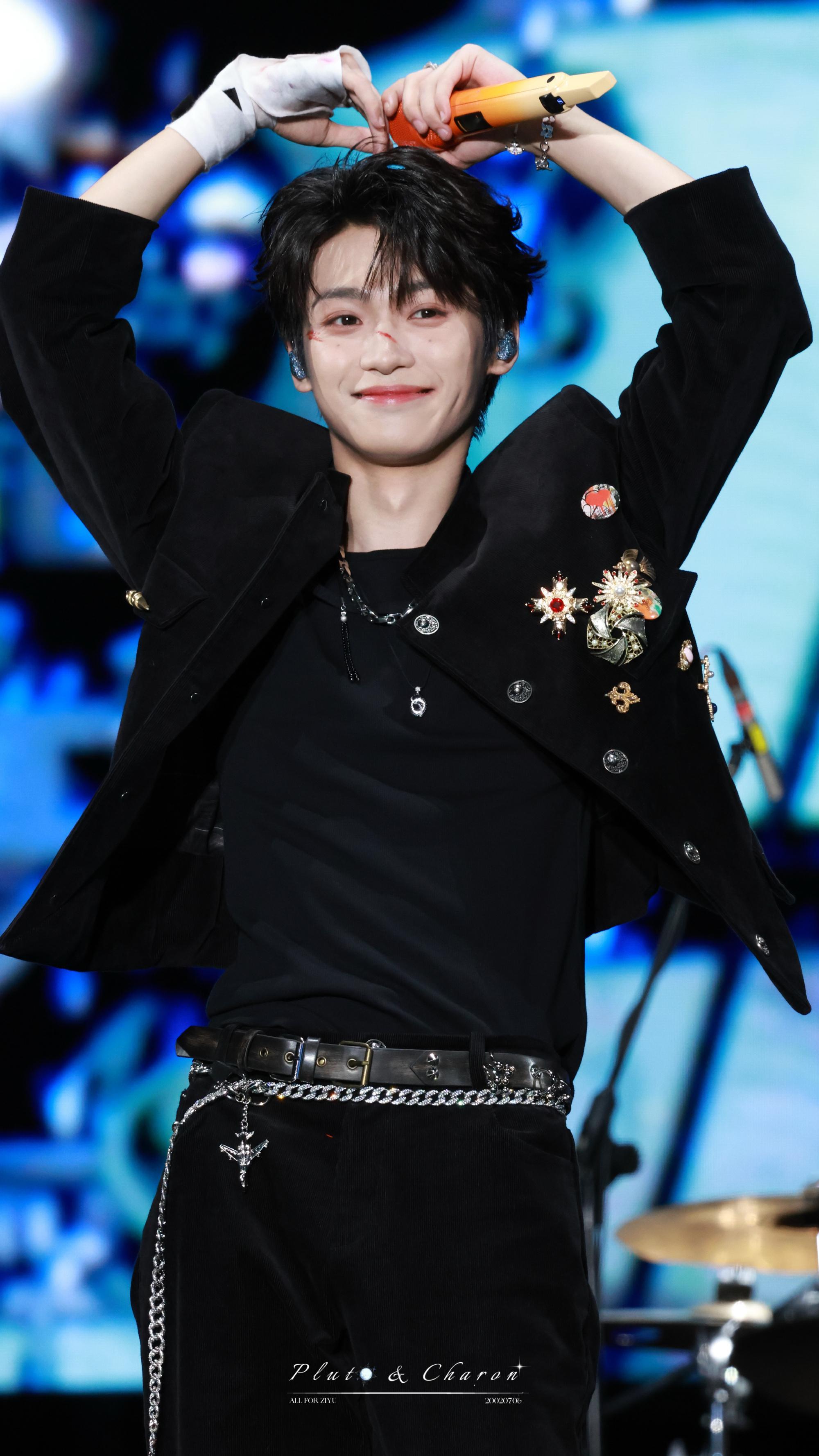 🔮 “聆听枫叶的旋律，盛放在这个季节的海棠花似繁星璀璨” 