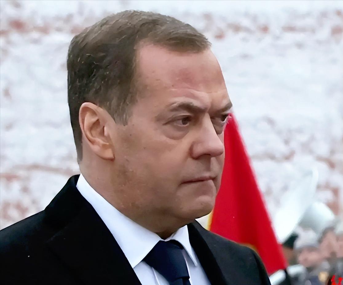 一句话搅翻欧美？俄罗斯前总统、现任联邦安全会议副主席梅德韦杰夫直接对着特朗普喊话