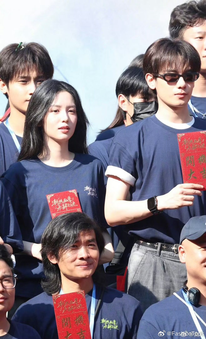 胡先煦现偶男主胡先煦现偶白月光剧组取景厦门潮湿海边，水汽氤氲的环境烘托人物孤寂又