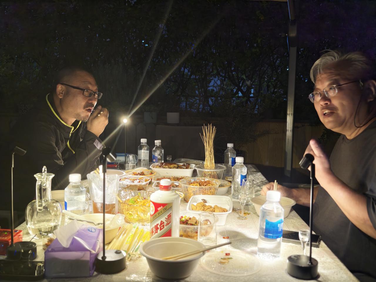 “虽过酒肆上，不离道场中。 ”
贵阳期间，读到白乐天句，心有所慨。
​类似意思的