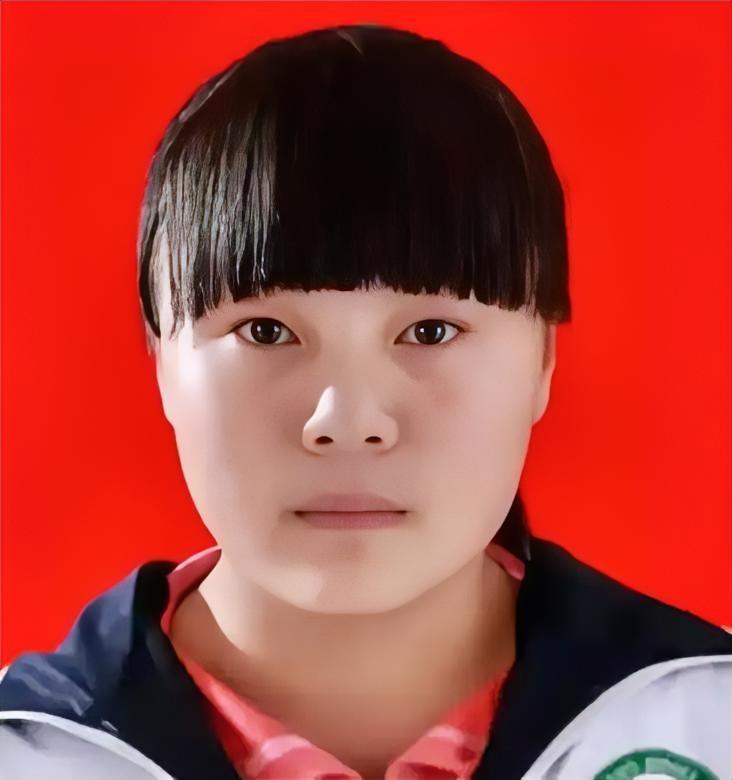 泪目！2003年陕西，一女子意外摔下木桥半身瘫痪，丈夫外出打工后，4岁女儿撑起了