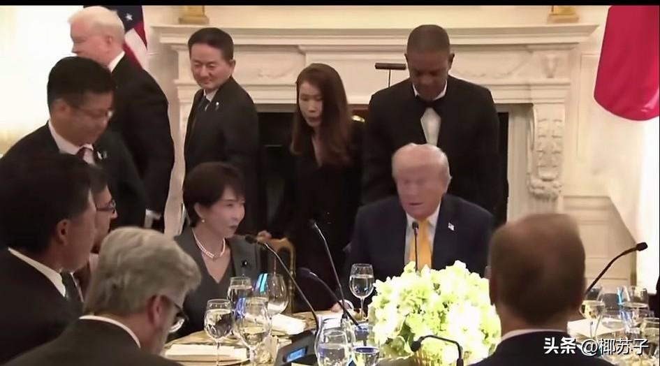 高市早苗和特朗普共进晚餐，她表现的相当兴奋。像一个害羞的少女，她份喜悦都掩饰不住