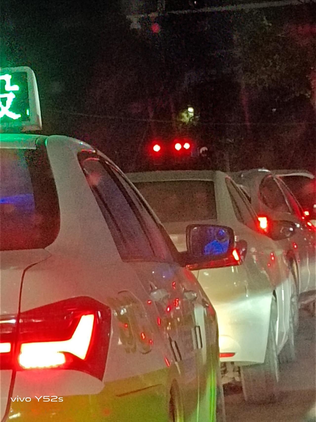 山河辽阔，人间烟火，
目光所至，皆为华夏，
五星闪耀，皆为信仰。
这一天，
不分