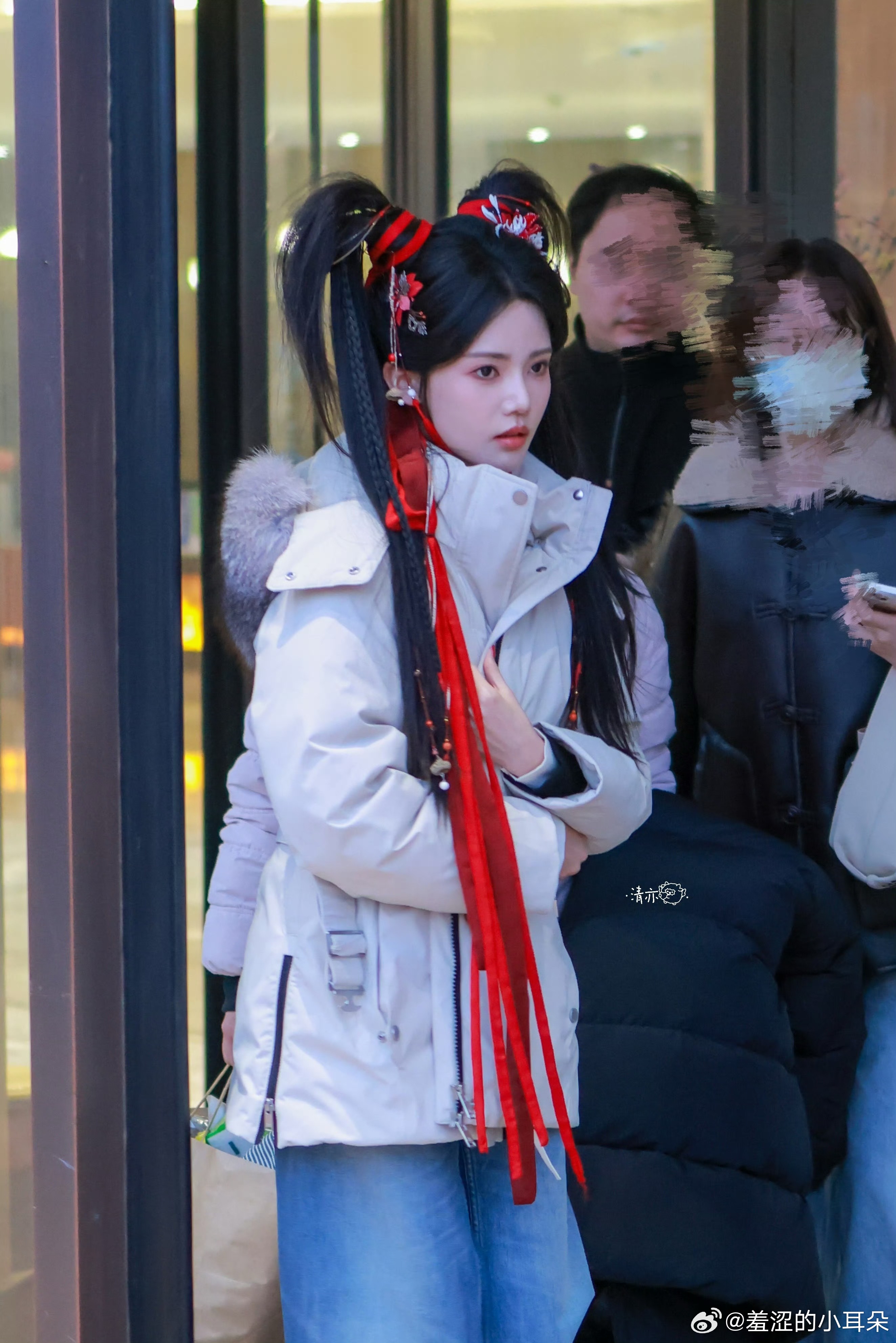 孙珍妮算《凤舞九天》里最重要的女主了吧，一人分饰两角，上官丹凤和上官飞燕，一个美