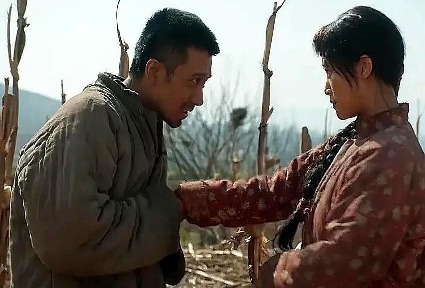 她翻身不靠男人，靠自己！

蓝盈莹在《生万物》里把费银子演活了。

穷村妞到掌家