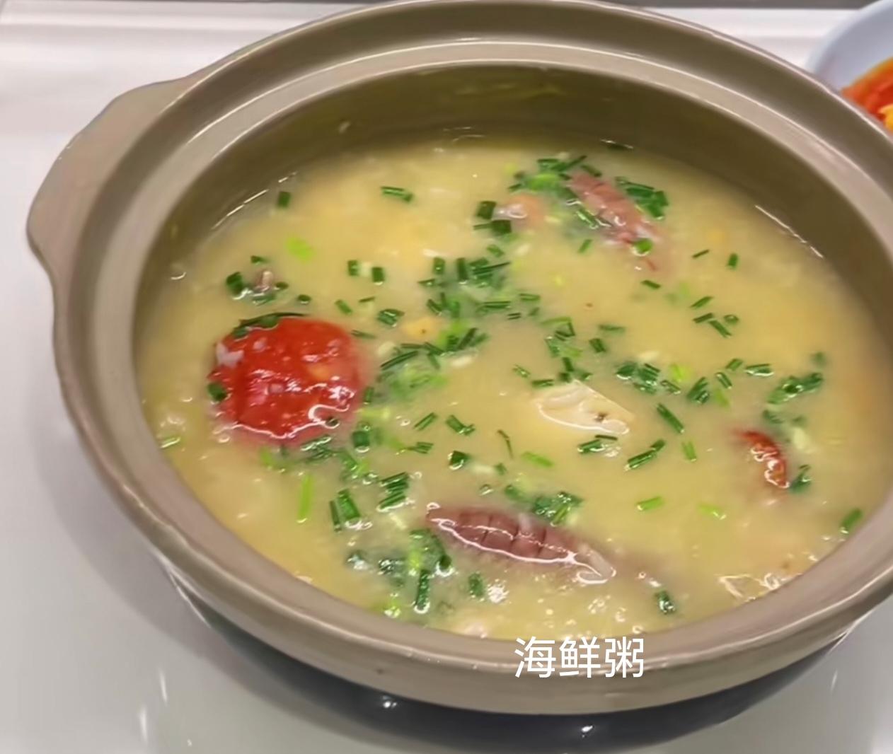 昨日的晚餐，一桌家常菜色香味俱全。

有砂锅海鲜粥、青椒香干肉丝、蒸冷记香肠、清