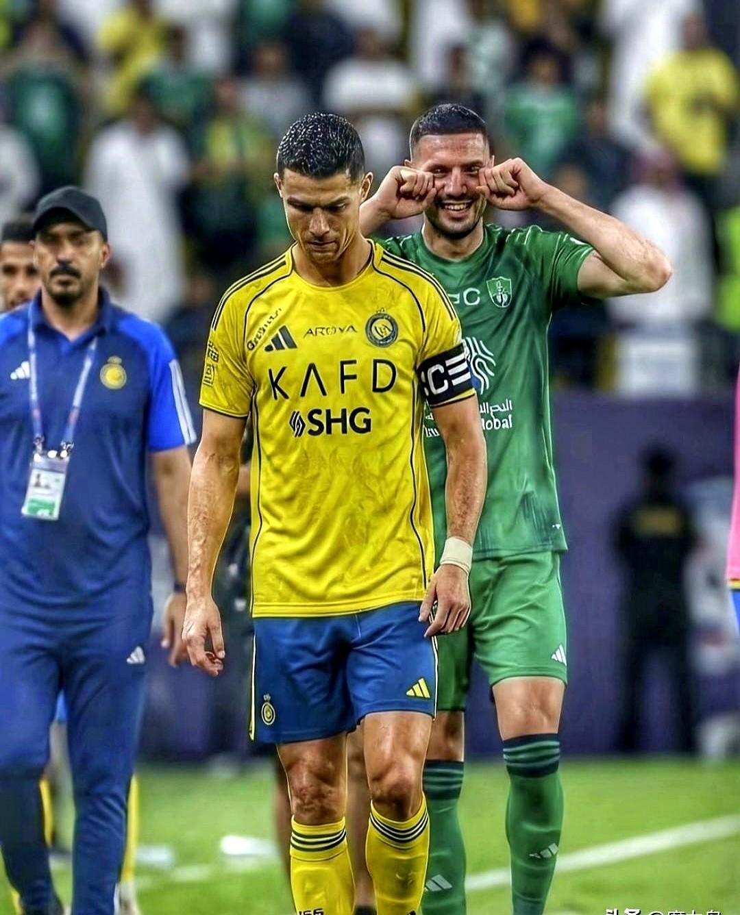 赢了C罗还发图嘲讽，这梁子算是结下了。

1月2日，C罗的老队友德米拉尔所在的吉