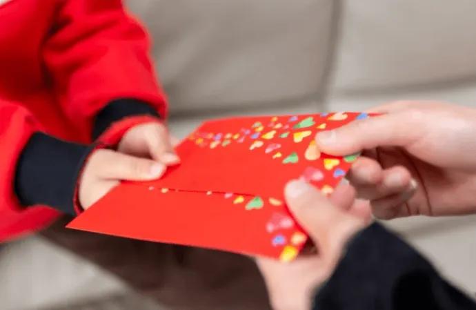 “妈妈，我能花自己的压岁钱吗？”聪明父母这样做，孩子受益一生。

我一朋友说，有