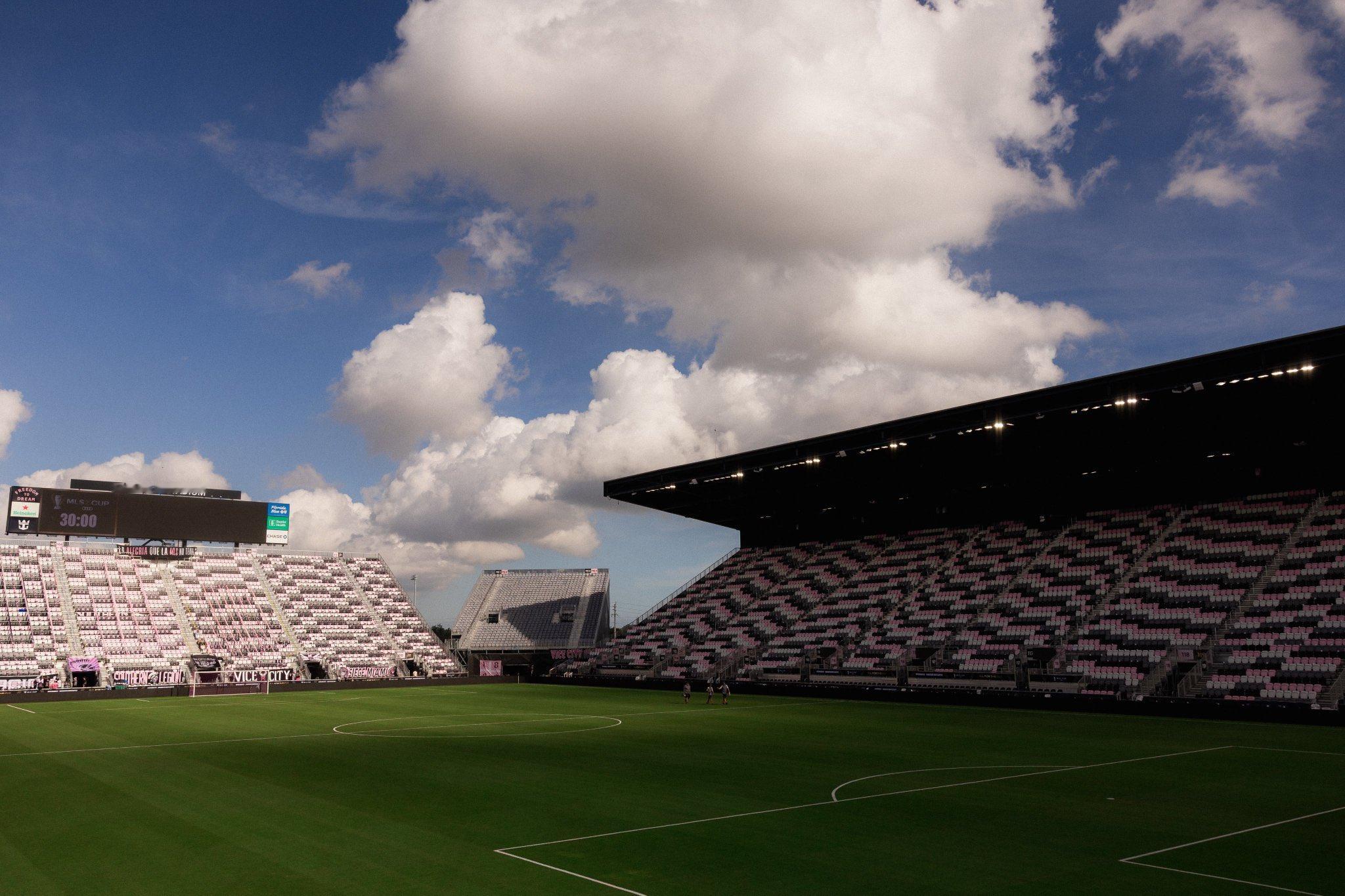 🏟球场已准备好！☀比赛期间（当地14:30~16:30）天气晴朗，温度29℃左
