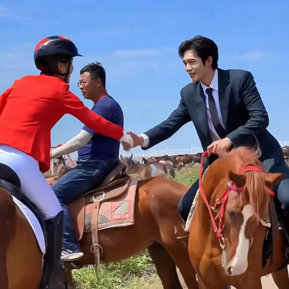 有些人骑马，可能是为了出风头，
为了出片，但是你让她们把骑马当工作试试，她们根本