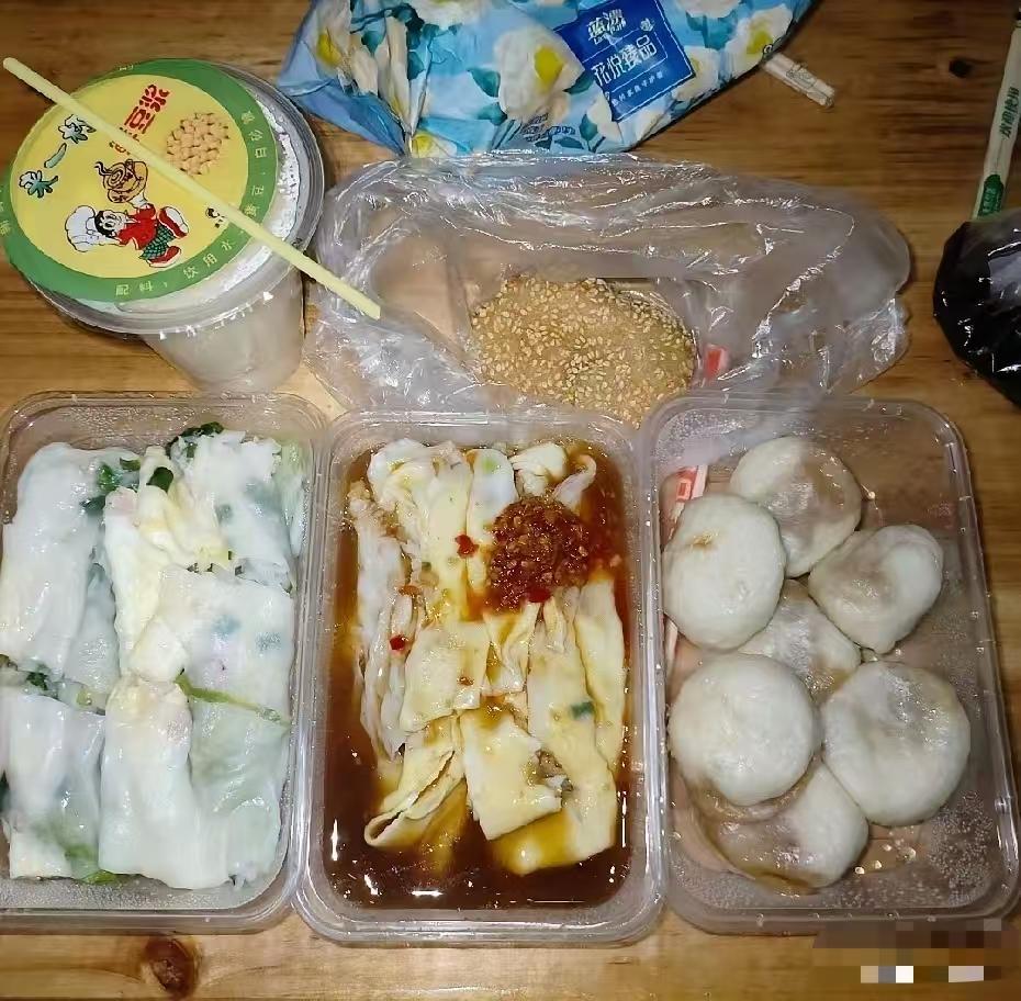 一个28岁的女生吃这么多早餐，正常吗？身高158这样吃才130斤肯定不正常，这点