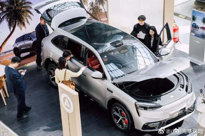 根据我假期3天走了几个门店，我觉得问界M6的这次宣传图中，这两种图挺能涵盖这批问