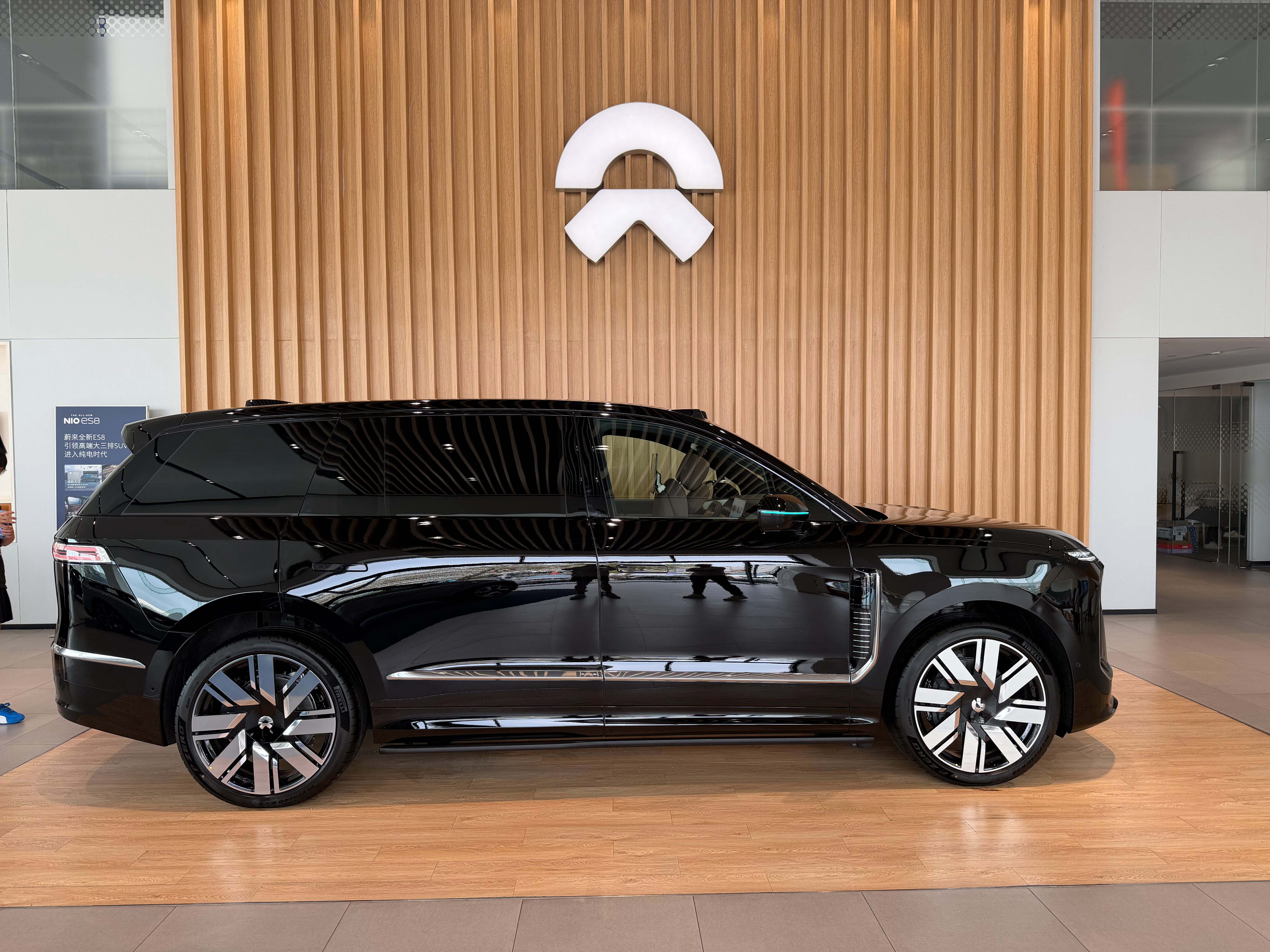 卧槽，ES9 真的不错是我喜欢的类型 