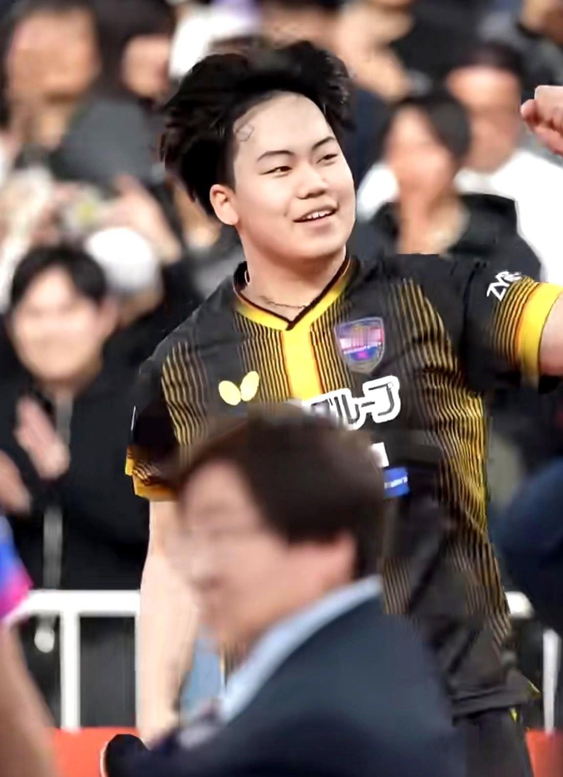 决胜局0-4落后，对手还是张本智和，他居然笑了。

就在刚刚结束的全日本锦标赛，