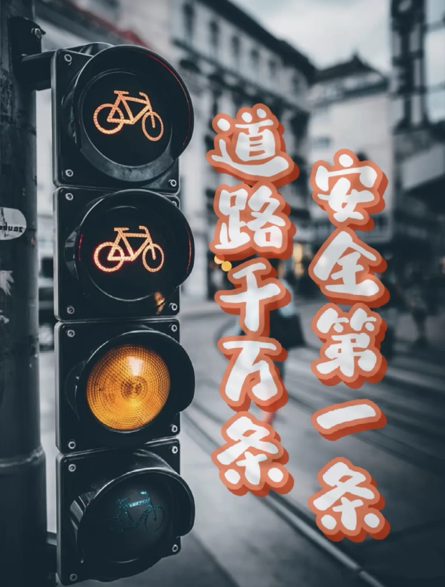 四川甘孜州一交通事故致5死1伤看到这个新闻心里真不好受，大家就正常出门，谁能料到