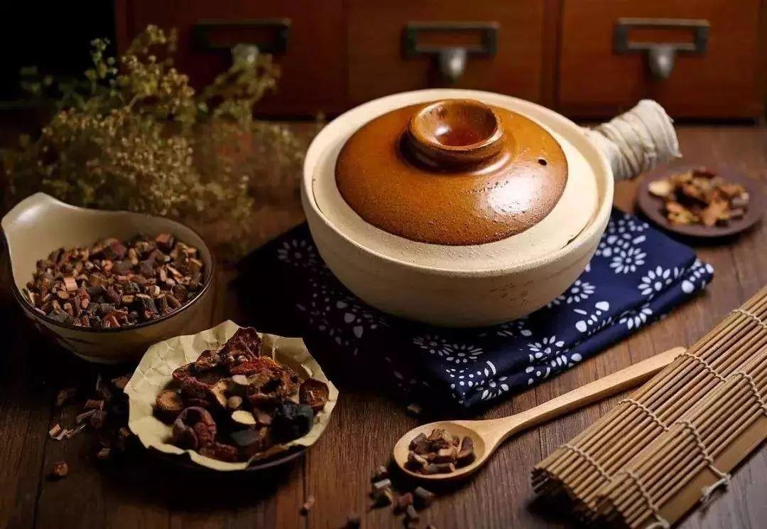 前列腺肥大+钙化，一碗药草汤通尿止痛，不比手术效果差

中医常言，病有缓急，治有