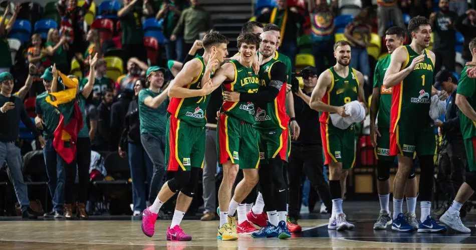 厉害！立陶宛后卫复刻并超越麦迪时刻 9秒9分 超远三分绝杀英国篮球 北京时间11