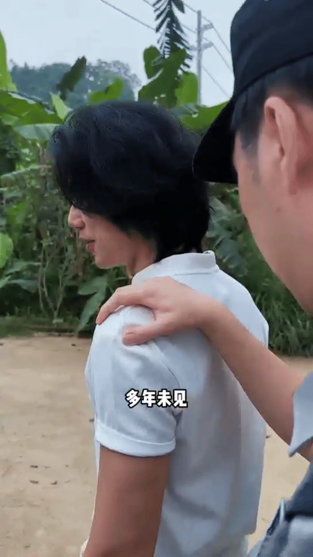 笑死，打完一波操作自己先懵了：“刚才那是我打的？”瓦手人二创的精髓就是这个——身