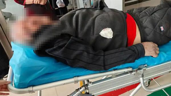 养老院护老变伤老，失职追责刻不容缓
 
两位老人在一养老院出现这种情况，养老院有