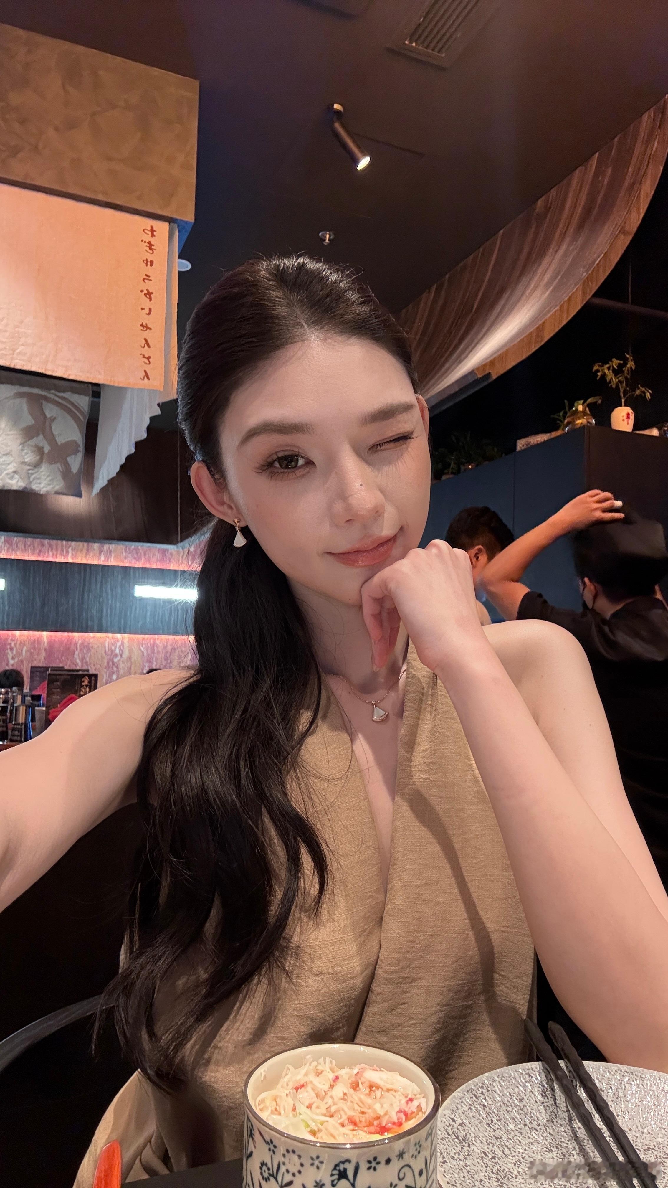 收工后的一人晚餐～我还挺喜欢下班以后一个人坐在板前吃个日料🍣然后这个店的老板还