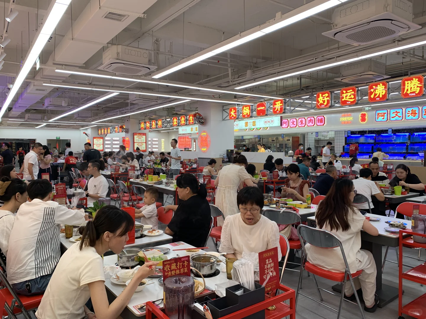 在饭桌上还能见到活蹦乱跳的海鲜