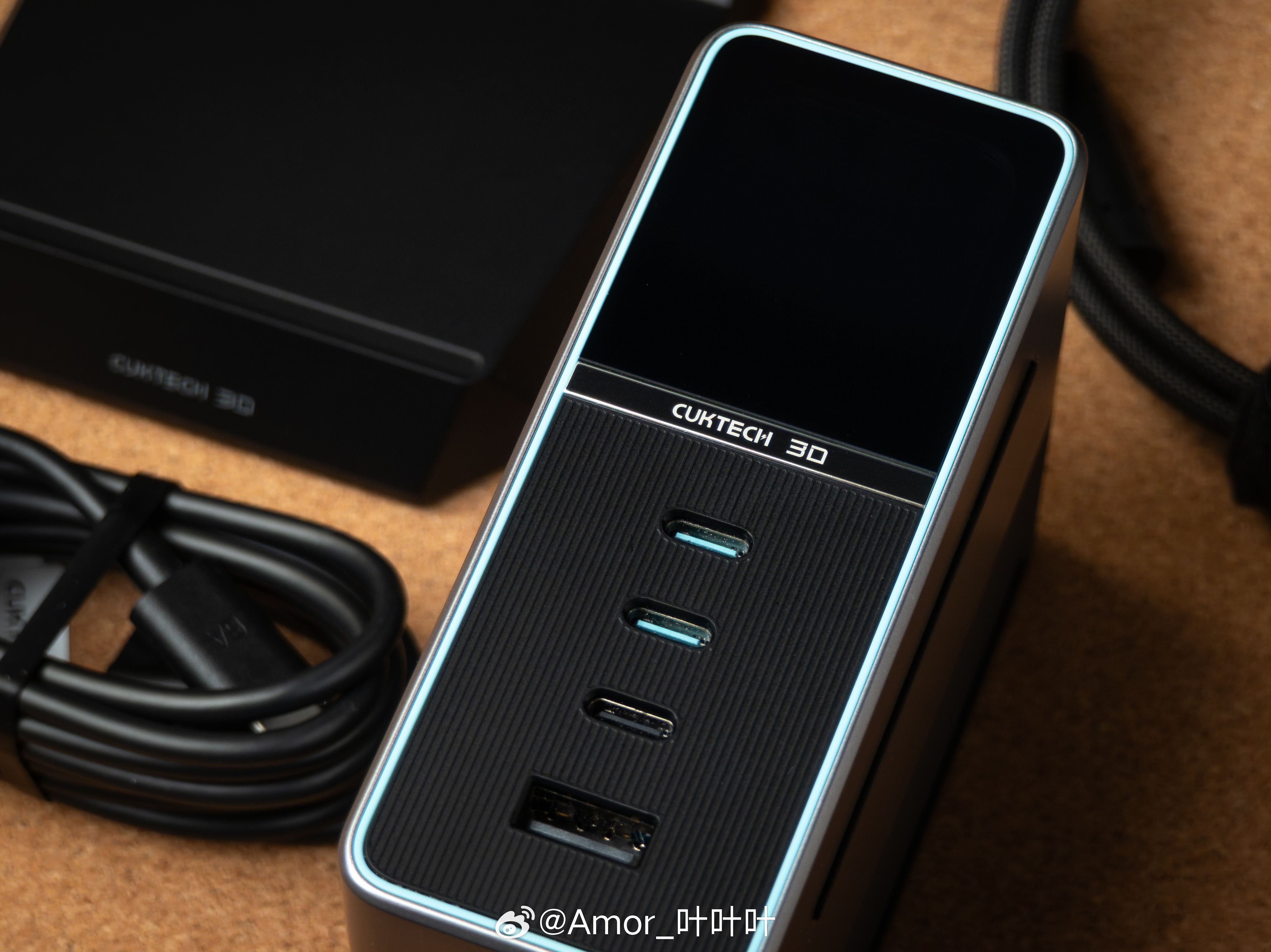 收到了酷态科 30号超级电能站Ultra，这就是T0级的「300W DC 桌面充