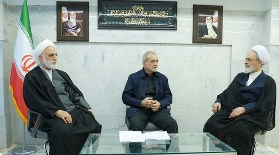 当地时间3月1日，伊朗举行临时领导委员会第二次会议，伊朗总统佩泽希齐扬、伊朗司法