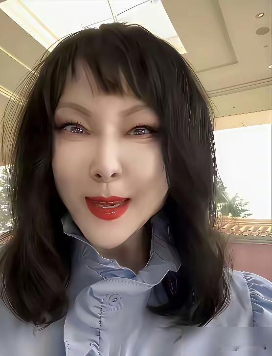 难看死了
这整的都是啥呀？
年轻那会儿和现在比
简直就不像是同一个人啊！唉！……