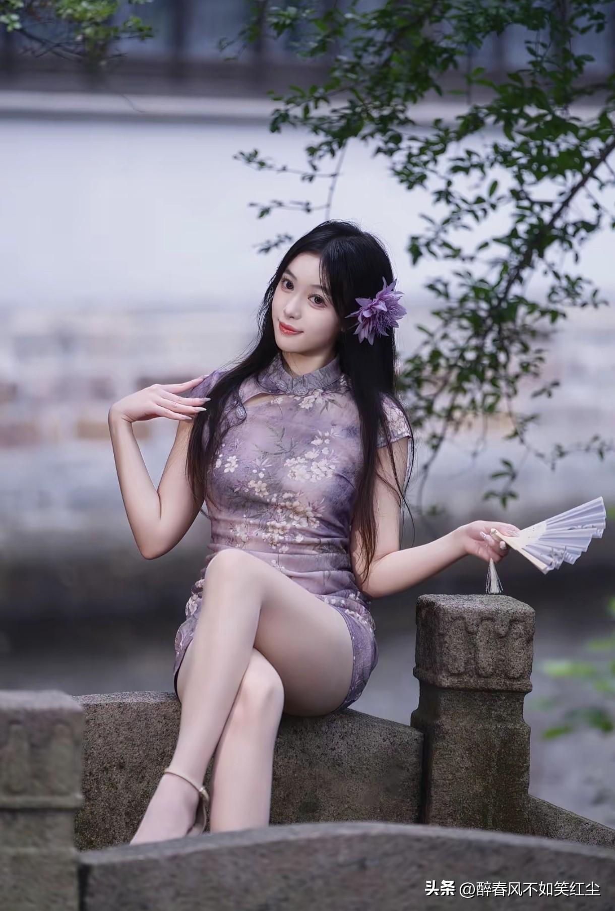 花影摇曳，风华绝代。晚风迟花影 庭前花影 绿树花影 盛景如诗韵未阑 花影背景 春