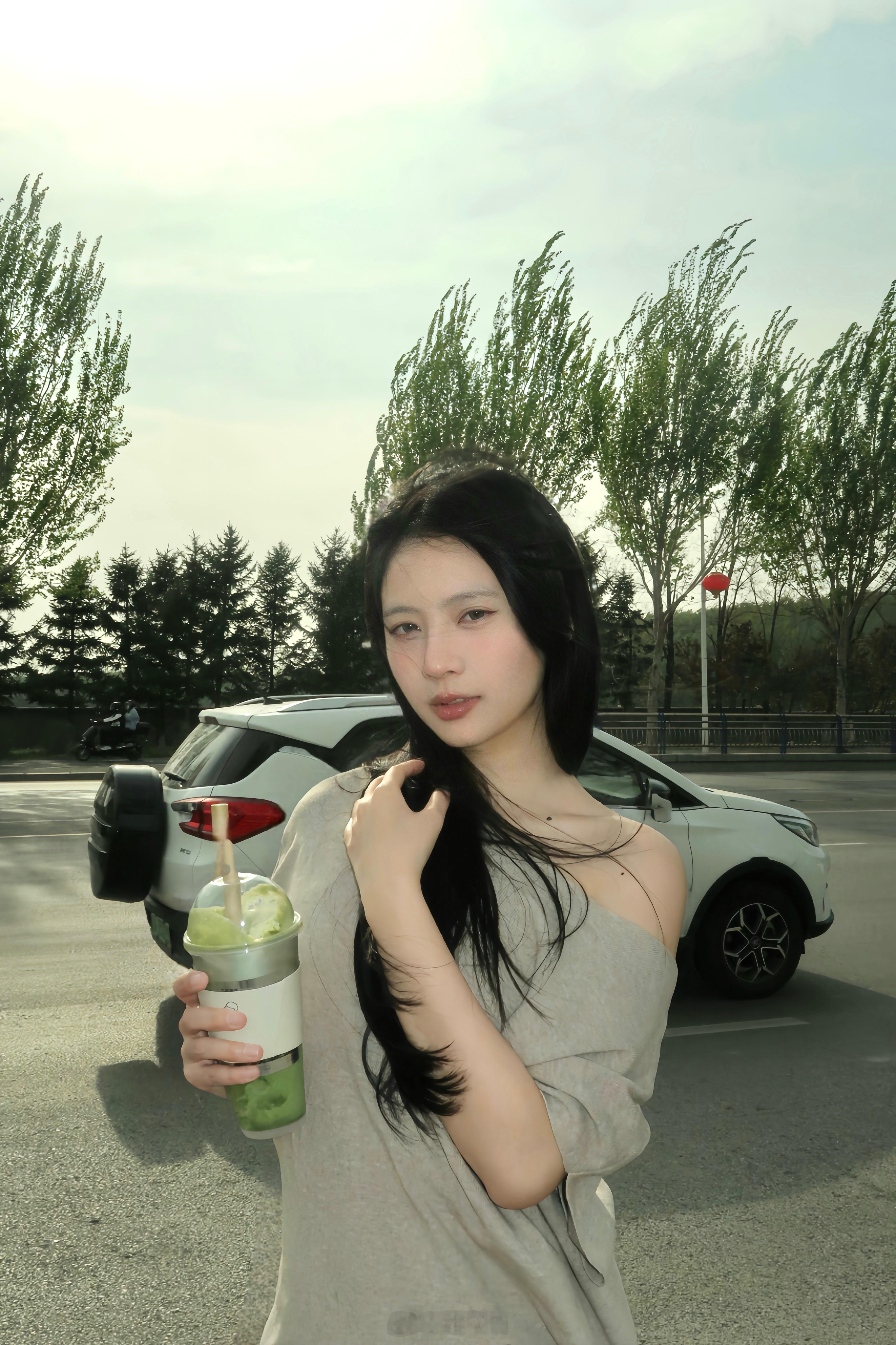 比美照更有杀伤力的是你愿意举起手机记录我 ​​​