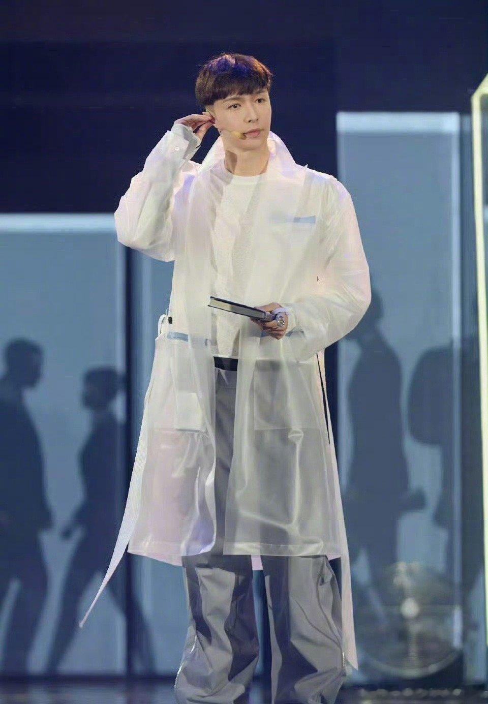 张艺兴音乐话剧唱功  张艺兴受到召唤·敦煌 去哪找这么会唱会跳的张艺兴啊！受到召