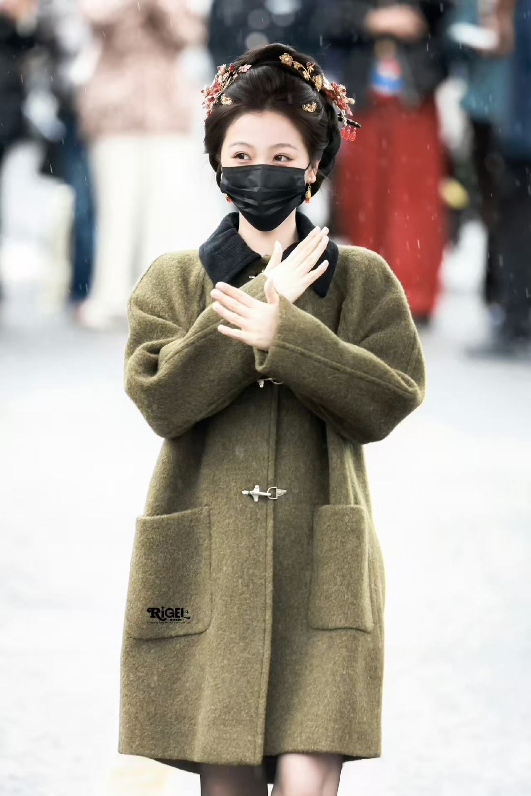 虞书欣云初令红石榴头饰虞书欣云初红石榴头饰虞书欣云初红石榴头饰虞书欣