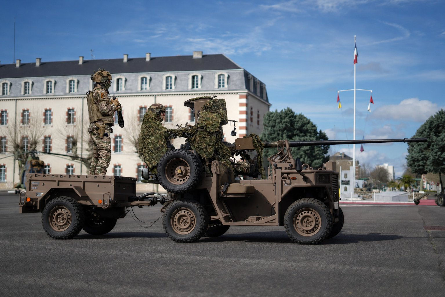 每天认识一件兵器 某种法鸡🇫🇷空输版带半拖车的“手垃圾”？20 x 139自