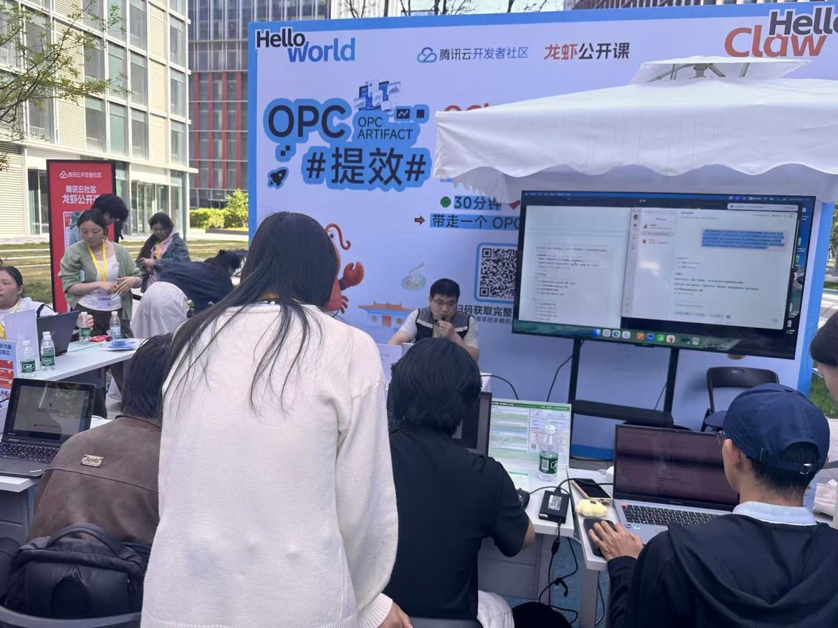 千人排队装龙虾场面郑州再现！大学生：现在培养几个龙虾员工，为将来创业做准备