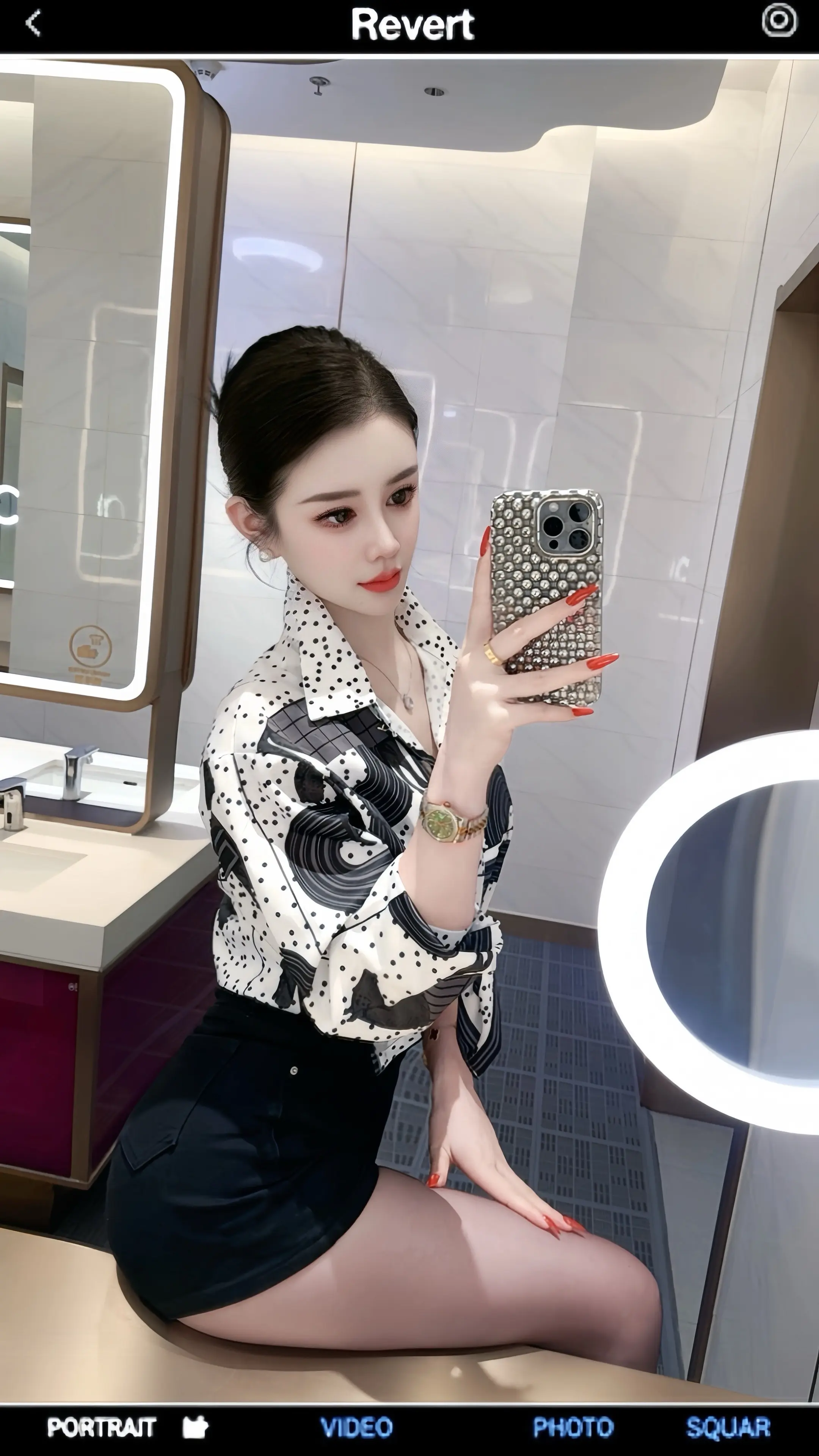 满脸都是冷漠和无所谓的时候最迷人。