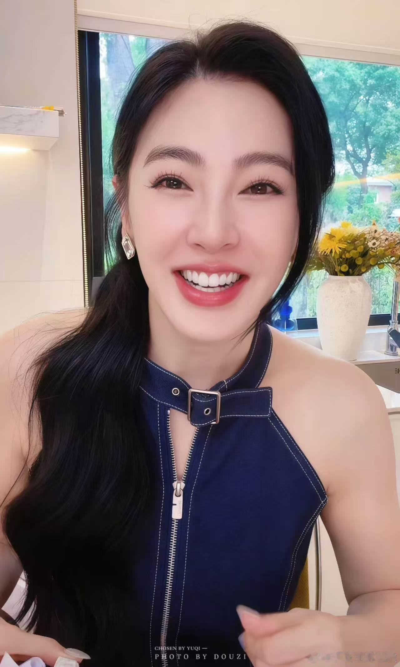 真的是追张雨绮的人要从这里排到了法国了吧，看到咱们姐出现在镜头前面的时候，真的是