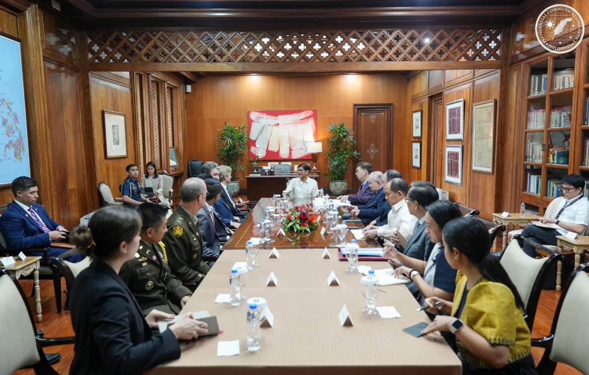 美国国防部副部长科尔比最近去了东南亚，先后跑了一圈菲律宾、印尼、泰国和柬埔寨，明