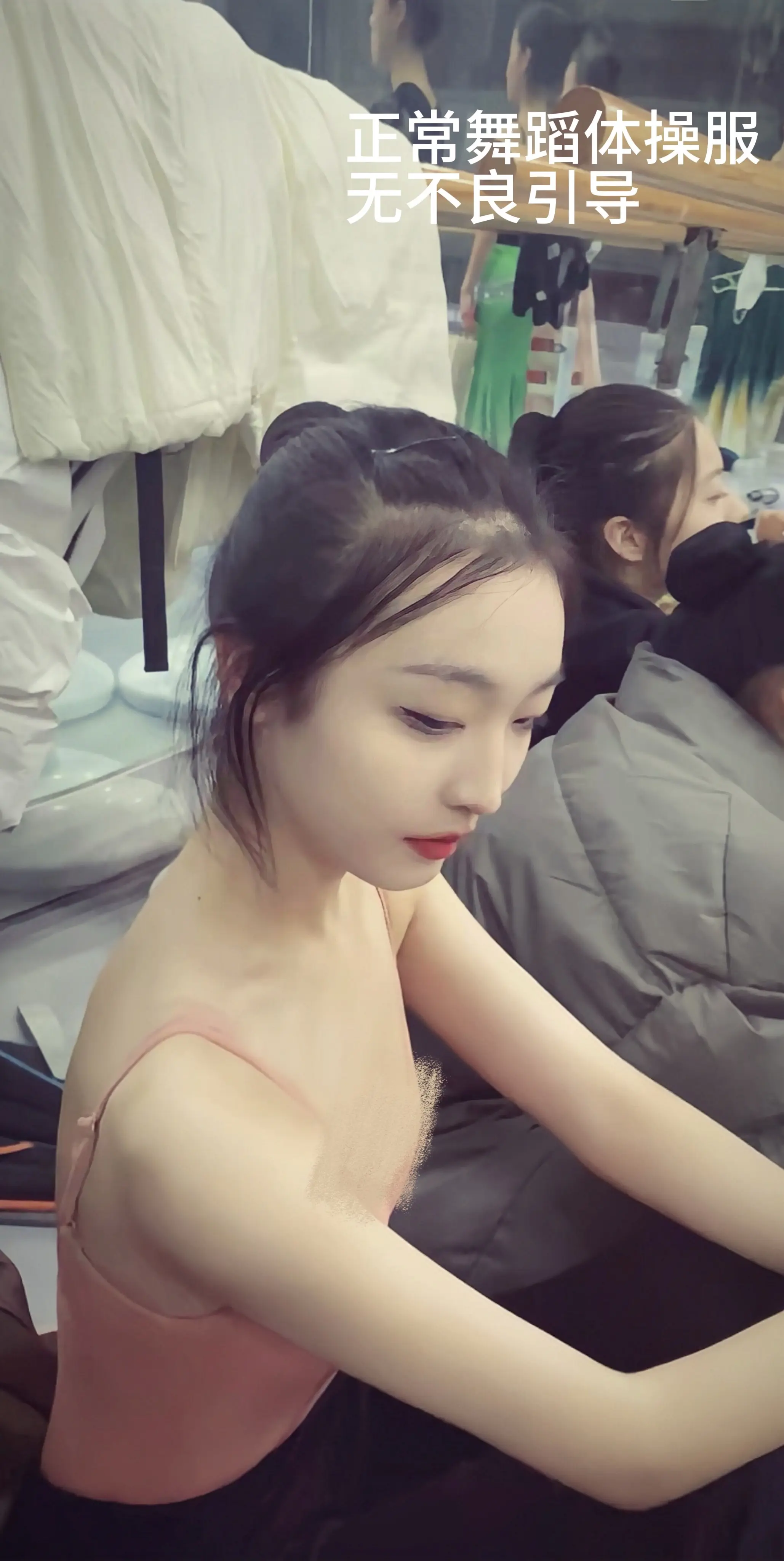 时间是有声音的 每次听到熟悉的音乐 就会想起很久以前的某一天 尽管我再也回不去