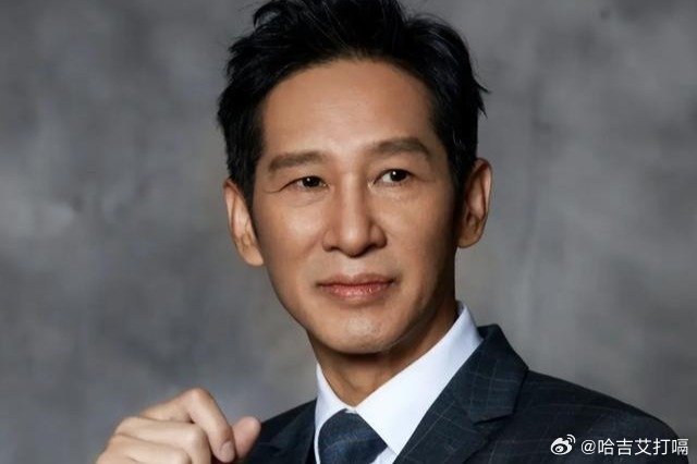 凤凰新闻【人民日报“点名”王劲松，释放三个强烈信号，傅彪的评价有人信了】文|上野